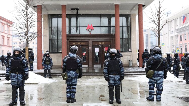 В Москве перекрыли семь станций метро и охраняют выходы. Фото facebook.com/adagamov