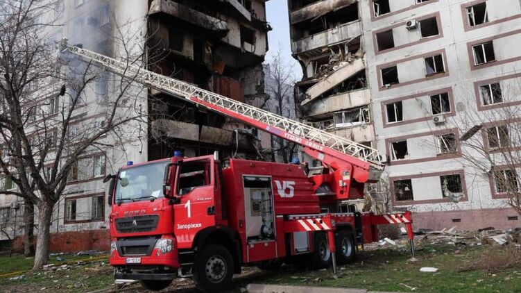 Будинок у Запоріжжі після удару РФ. Фото ДСНС