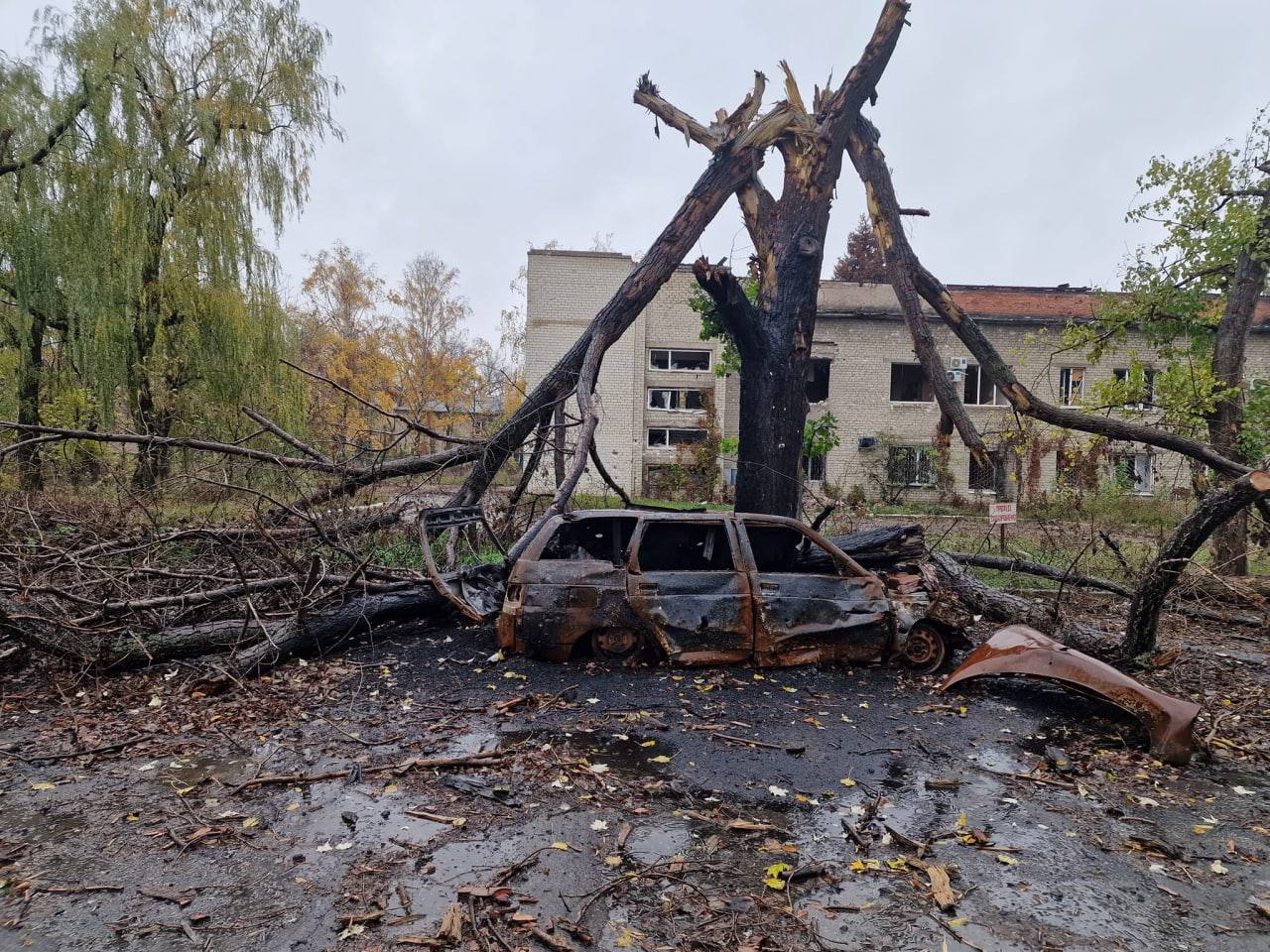 последствия обстрелов прифронтовой Авдеевки в Донецкой области