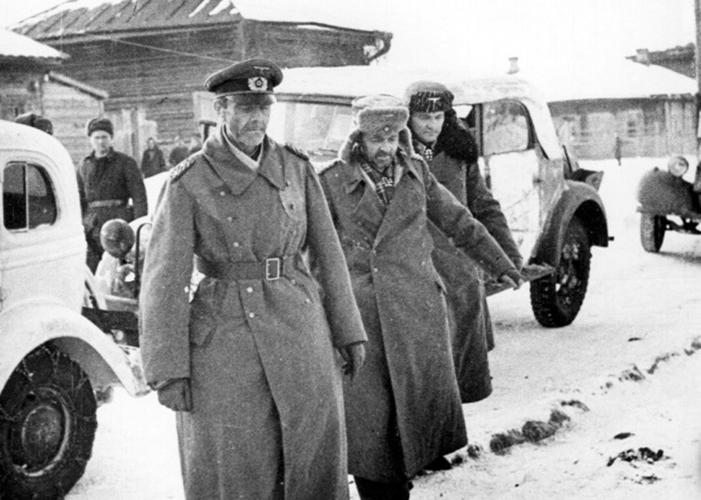 Генерал-фельдмаршал Фридрих Паулюс сдается в плен 31 января 1943 года