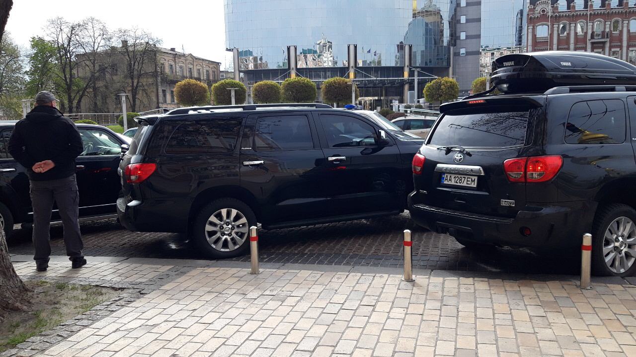 Toyota sequoia Яценюк