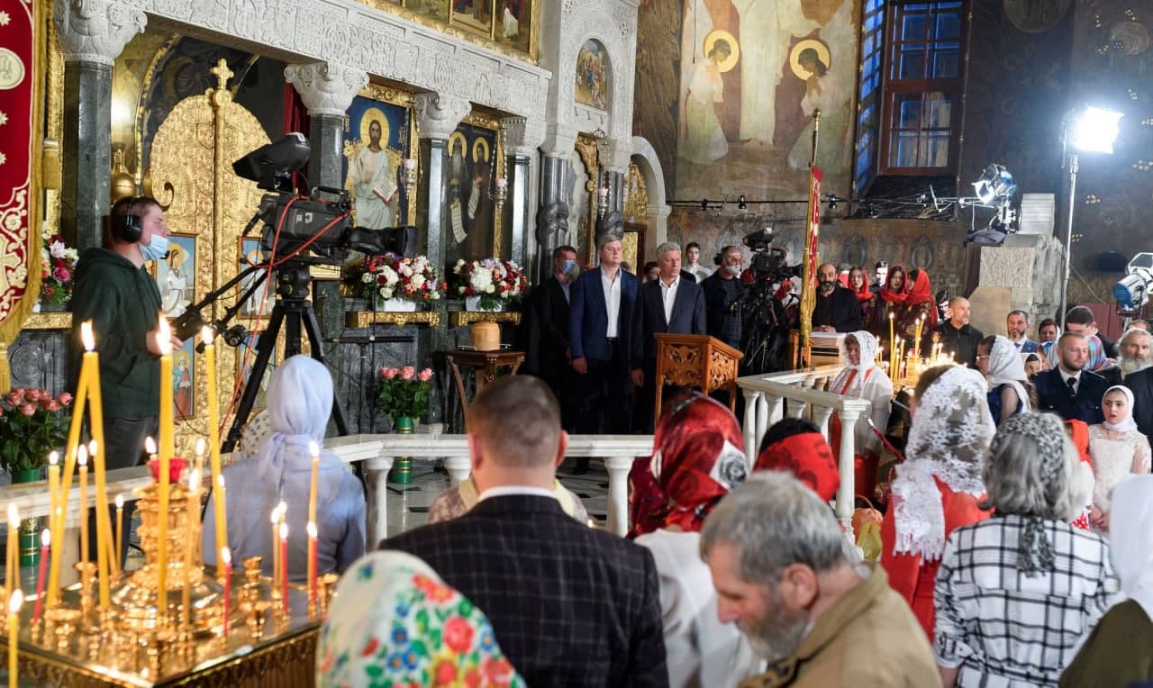 Нардепы ОПЗЖ на службе в храме