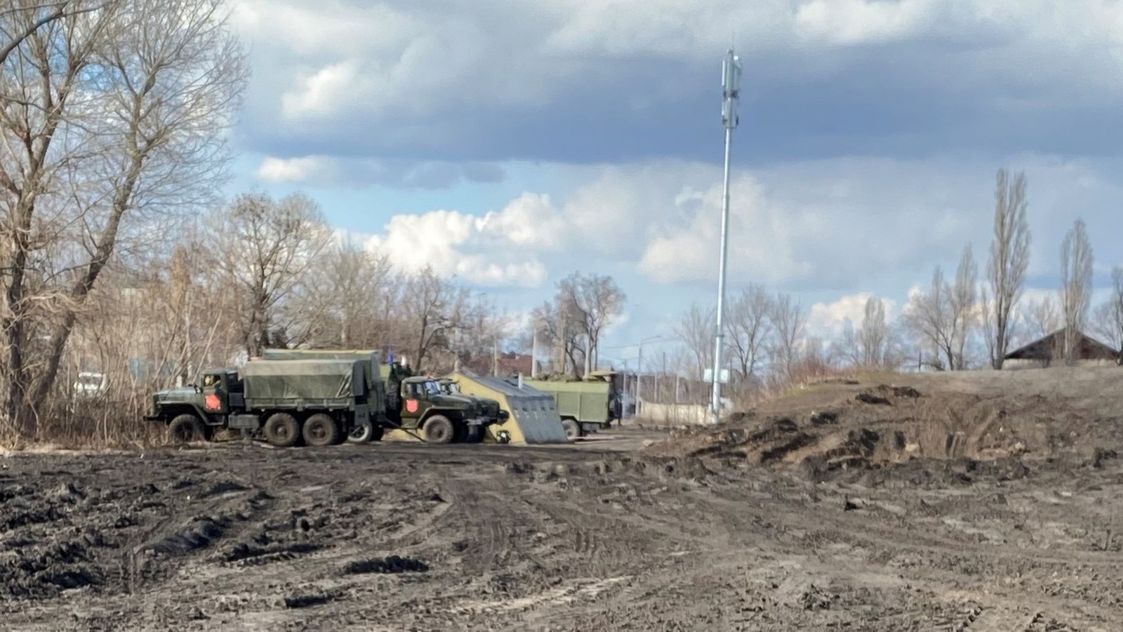 Автомобили военных под Воронежем