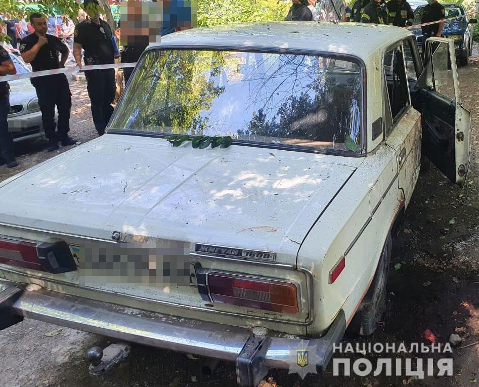 В Днепре мужчина подорвался в своем авто. 