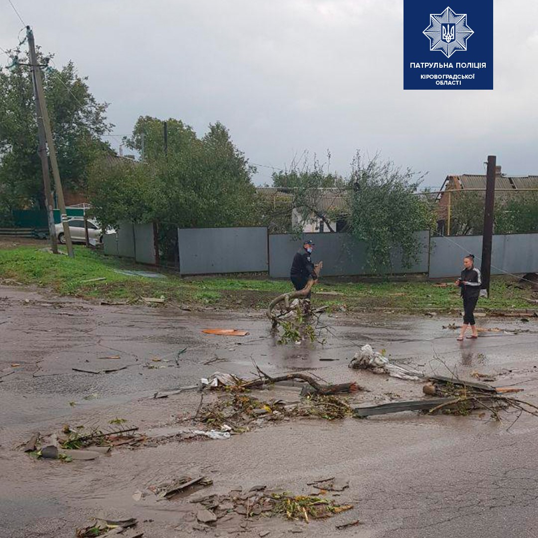 Последствия урагана в Кропивницком. Фото: Патрульная полиция Кропивникцого